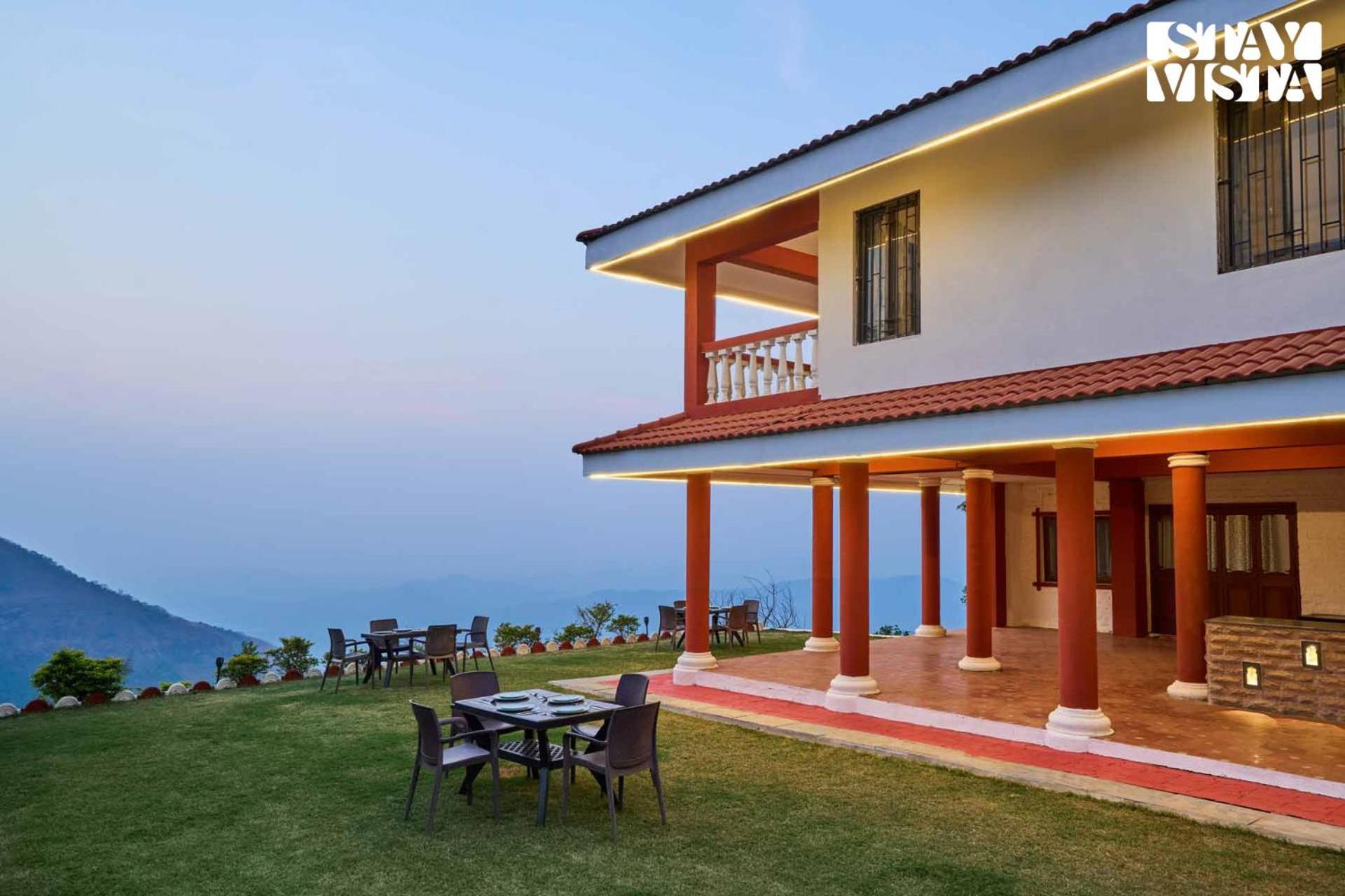 Stayvista At Cliffhanger Solitude With Balcony, Lawn Колхапур Екстериор снимка